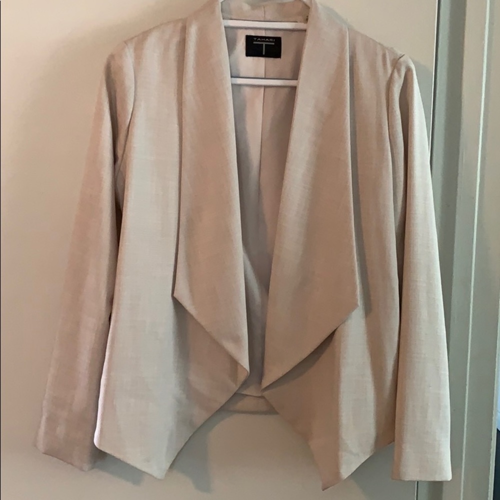 Tahari linen beige 2pc suite, like new $60